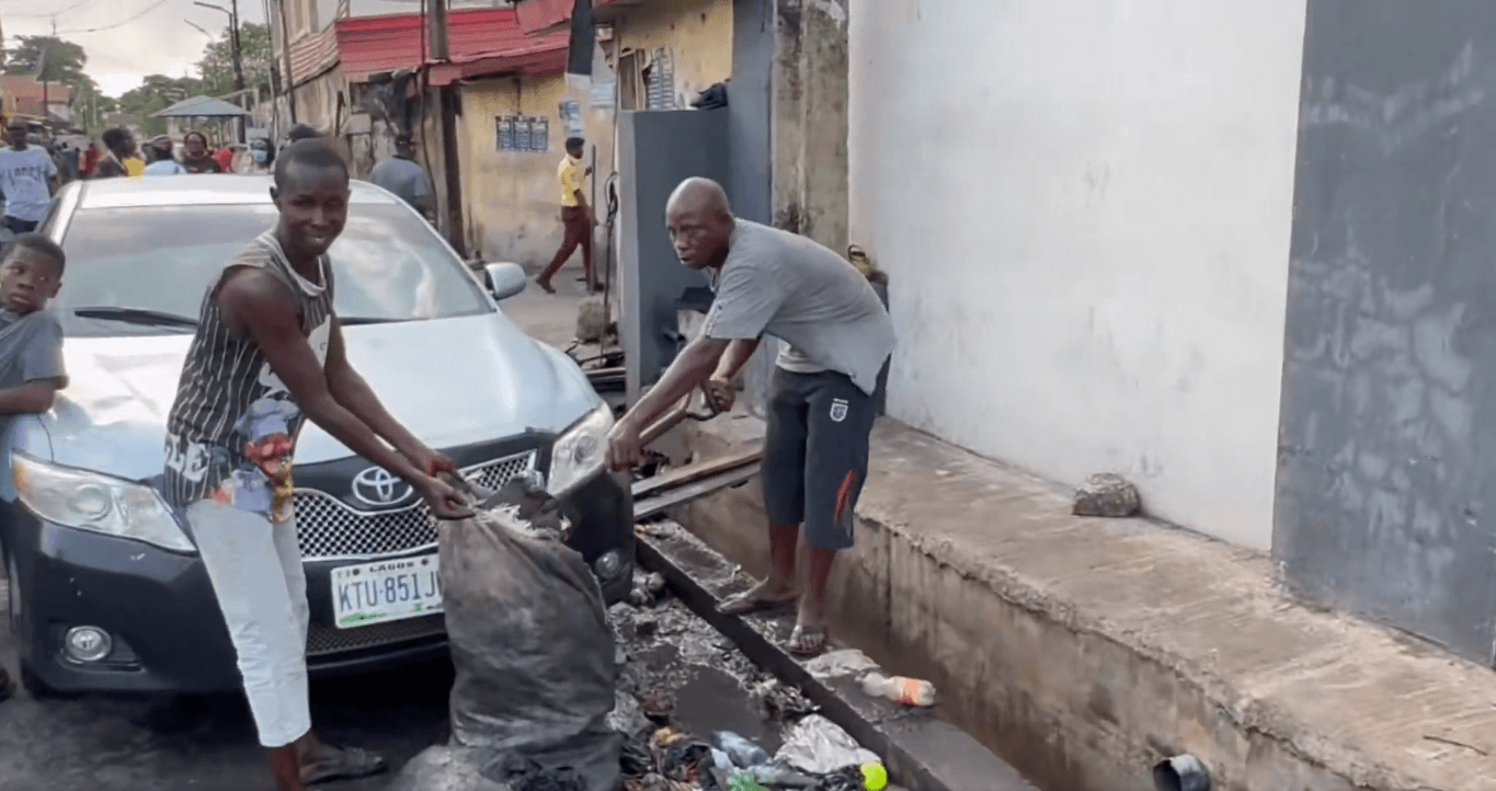 Lagos Residents Turn Out for First Sanitation Since 2016